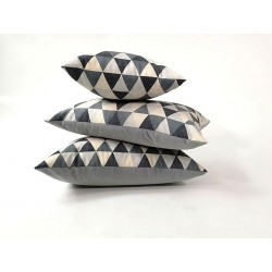 Poduszka dekoracyjna we wzory geometryczne  TRÓJKĄTY Rossi Furniture Komplet poduszek dekoracyjnych 3 sztuki !!!!